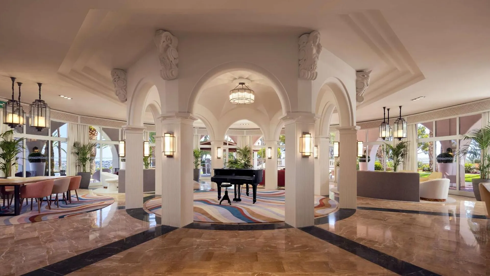 Hilton Mallorca Galatzo Peguera 5*,