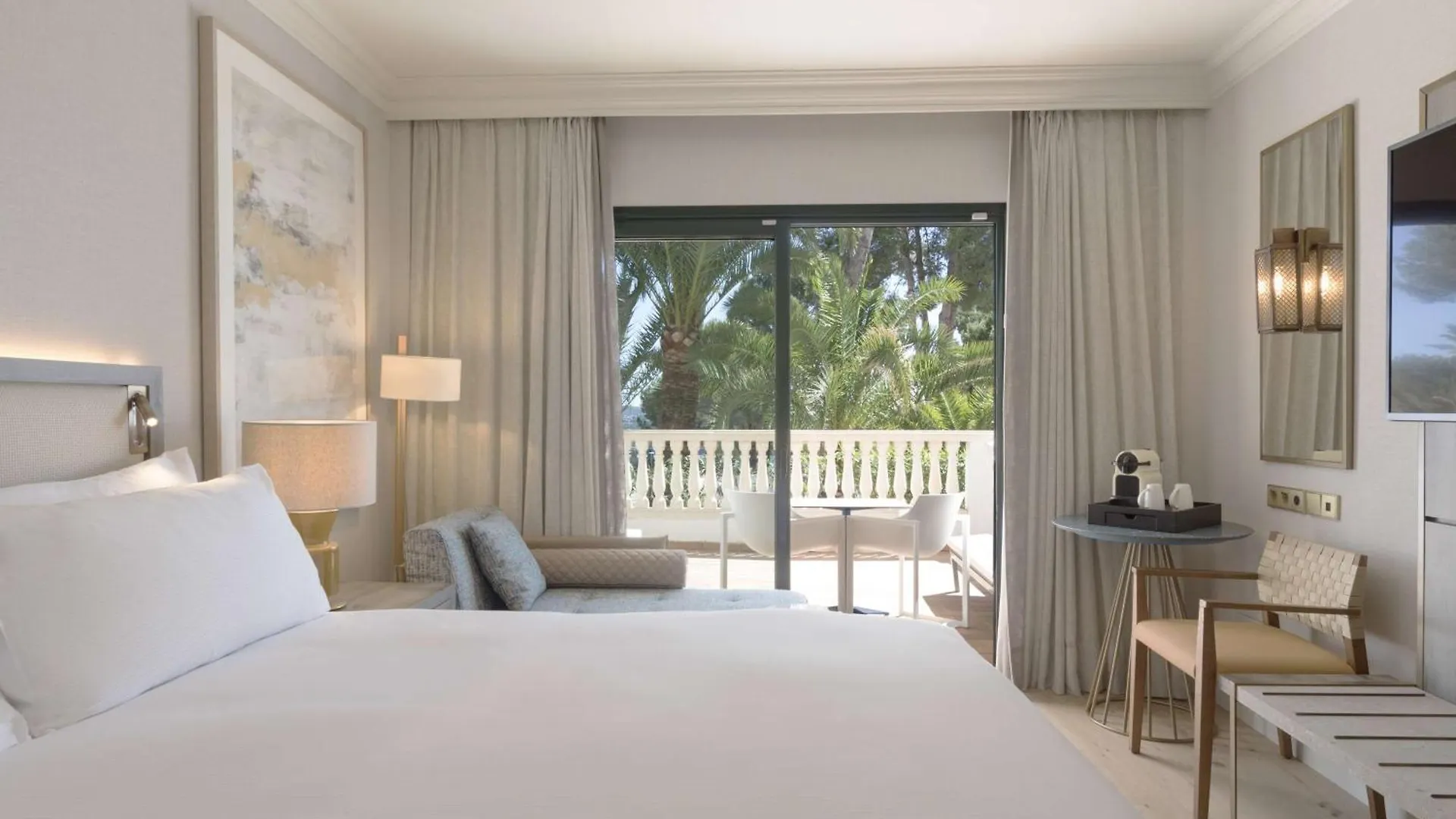 Hilton Mallorca Galatzo Peguera 5*,